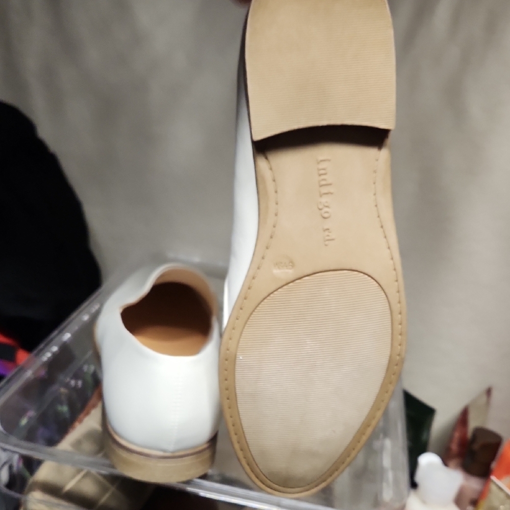Indigo Women's White Flats - Picture 4 of 5